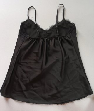 Blusa lencera negra con encaje