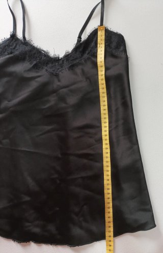 Blusa lencera negra con encaje