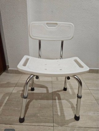 Silla ortopédica para ducha.