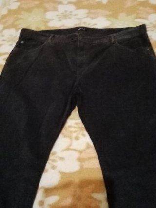 Pantalón tipo pana hombre negro.