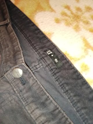Pantalón tipo pana hombre negro.