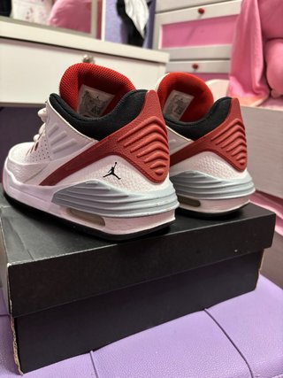 Zapatillas Jordan Blancas y Rojas