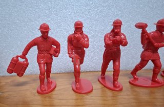 Lote 7 Figuras Bomberos Rojas