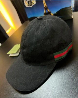 Gorra Gucci Negra con Raya Verde y Roja