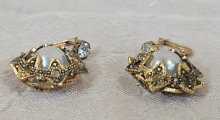 Pendientes antiguos dorados con perla