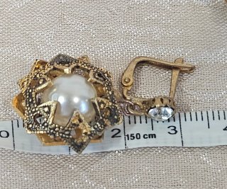Pendientes antiguos dorados con perla
