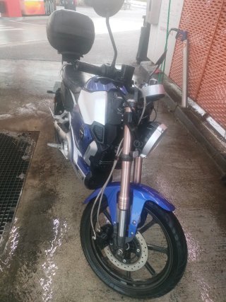 Moto Eléctrica Super Soco 125cc Azul/Blanca
