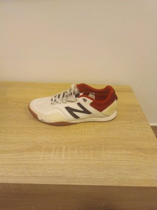 Zapatillas New Balance Blancas y Rojas