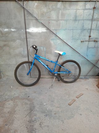 Bicicleta azul para niños