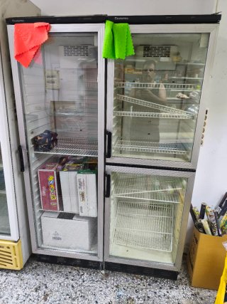 Nevera expositora refrigerada 300€ por unidad