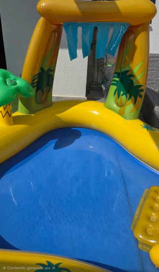 Piscina hinchable infantil con tobogán