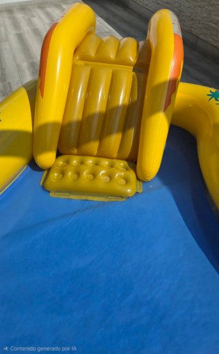 Piscina hinchable infantil con tobogán