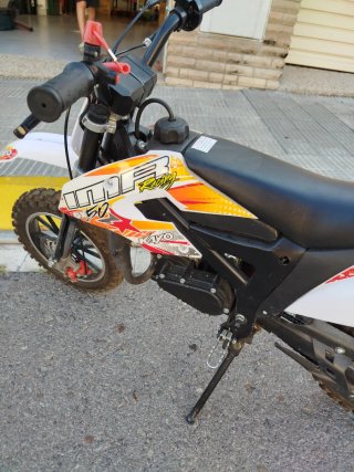 Moto infantil Enduro/Motocross Negra y Roja