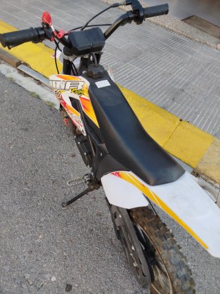 Moto infantil Enduro/Motocross Negra y Roja