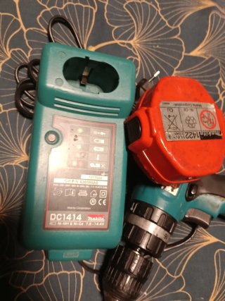 Taladro Makita 14.4V + 2 Bat.yCargador NO FUNCIONA