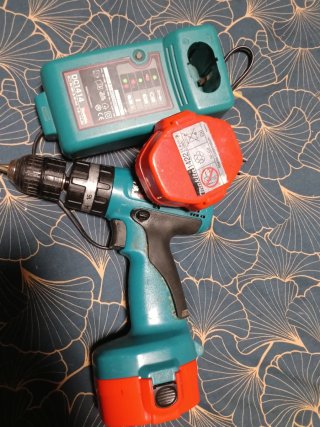 Taladro Makita 14.4V + 2 Bat.yCargador NO FUNCIONA