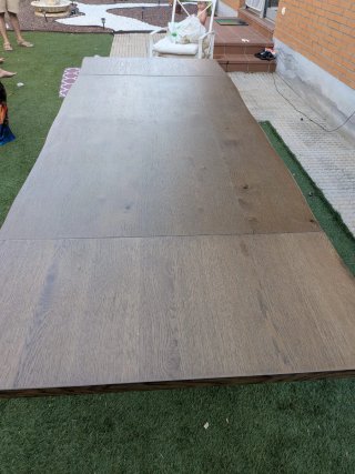 Mesa comedor extensible madera canto natural.