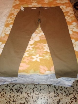 Pantalón tipo vaquero hombre