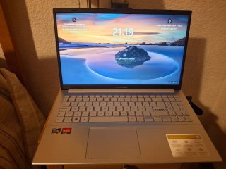 Portátil ASUS Vivobook Go 15 E1504FA Gris/Plata