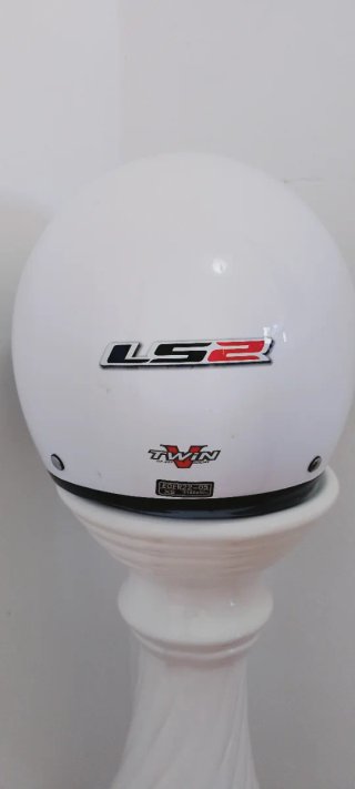Casco de moto blanco LS2 con visera