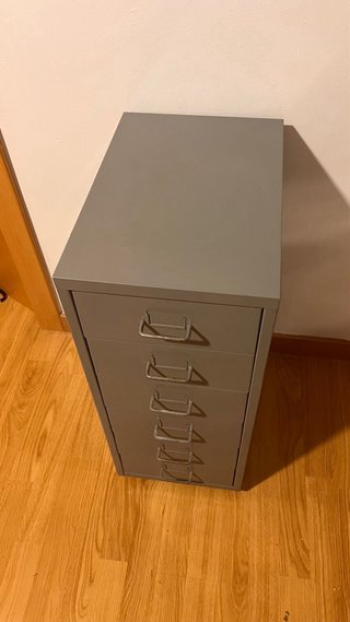 Cajonera metálica gris y roja