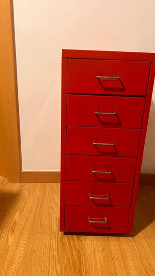 Cajonera metálica gris y roja
