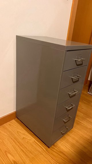Cajonera metálica gris y roja