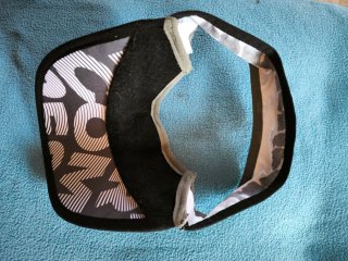 Visera Compressport Ultralight Negra
