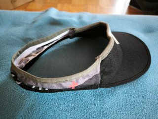 Visera Compressport Ultralight Negra
