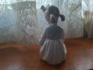 Figura Porcelana Niña con Bebé