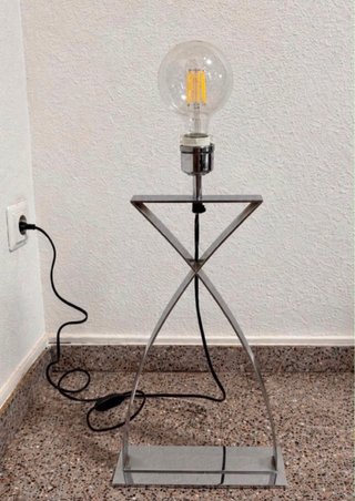 Lámpara de mesa moderna