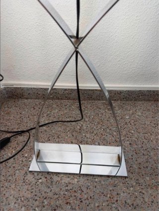Lámpara de mesa moderna