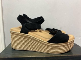Sandalias negras con plataforma talla 37