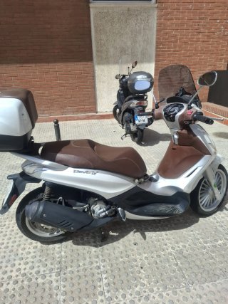 Piaggio Beverly 300 - 2021 en perfecto estado.
