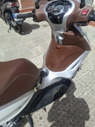 Piaggio Beverly 300 - 2021 en perfecto estado.