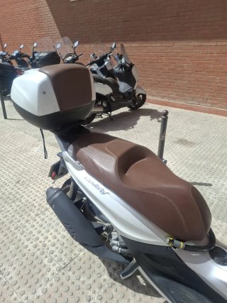 Piaggio Beverly 300 - 2021 en perfecto estado.
