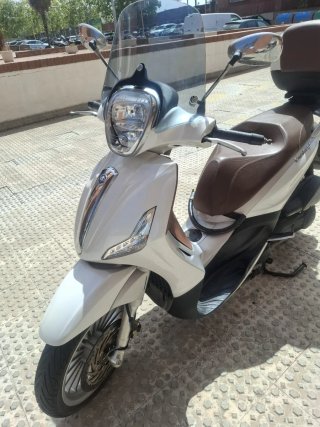 Piaggio Beverly 300 - 2021 en perfecto estado.