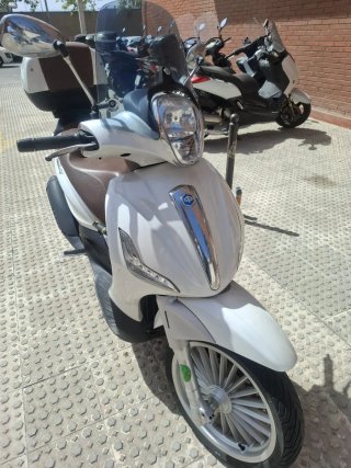 Piaggio Beverly 300 - 2021 en perfecto estado.