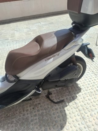 Piaggio Beverly 300 - 2021 en perfecto estado.