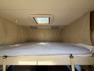 Autocaravana integral pequeña automática y manual.