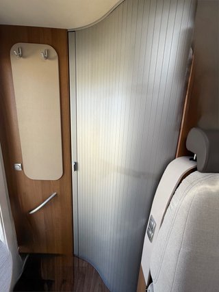 Autocaravana integral pequeña automática y manual.