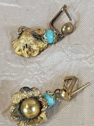 Pendientes antiguos dorados con turquesa cristal