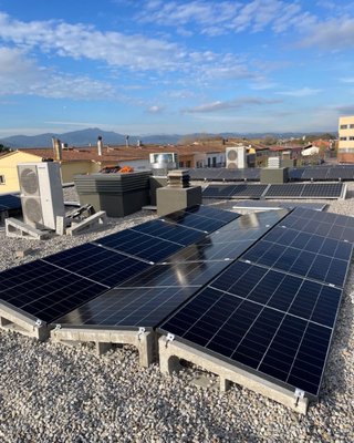 INSTALACION DE PLACAS SOLARES Y CARGADOR DE COCHE