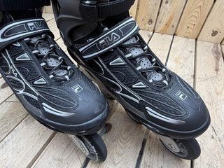 PATINES EN LINEA FILA CON MOCHILA