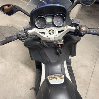 Gilera GP 800 Maxi-Scooter Azul/Plata