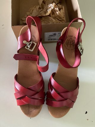Sandalias de tacón de piel rojas