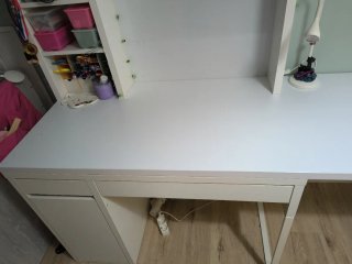Mesa de estudio blanca