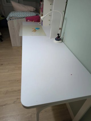 Mesa de estudio blanca