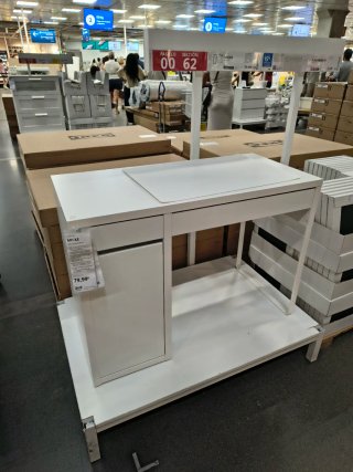 Mesa de estudio blanca