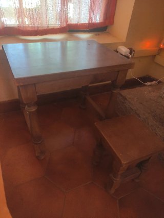 Mesita y taburete vintage de madera